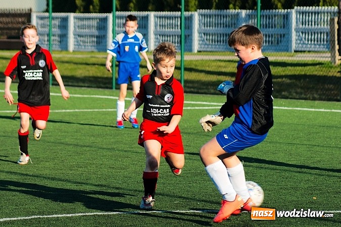 Zdjęcie w galerii na portalu naszwodzislaw.com: Młode Wilki z Tworkowa nie dały szans Jedłownikowi wiadomości z regionu