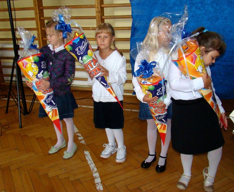 Zdjęcie w galerii na portalu naszwodzislaw.com: Sześciolatki z osiedla XXX-lecia wiadomości z regionu