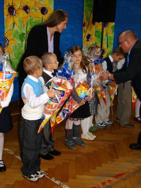 Zdjęcie w galerii na portalu naszwodzislaw.com: Sześciolatki z osiedla XXX-lecia wiadomości z regionu