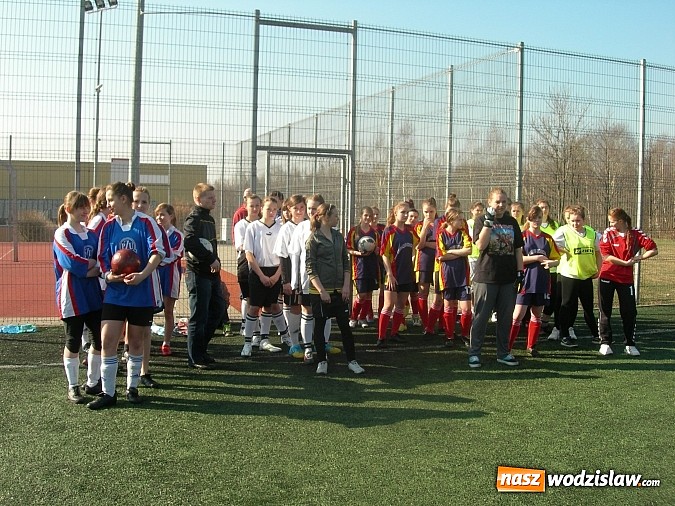 Zdjęcie w galerii na portalu naszwodzislaw.com: Ogólnopolski turniej piłki nożnej dziewczyn Coca-cola Cup wiadomości z regionu