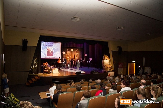 Zdjęcie w galerii na portalu naszwodzislaw.com: Benefis ks. Jerzego Szymika wiadomości z regionu