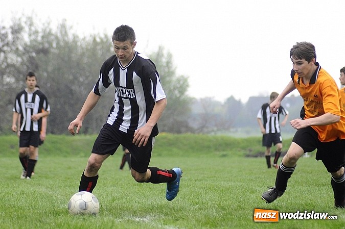 Zdjęcie w galerii na portalu naszwodzislaw.com: Szuścik i Dostoł rozgromili Krzyżkowice wiadomości z regionu