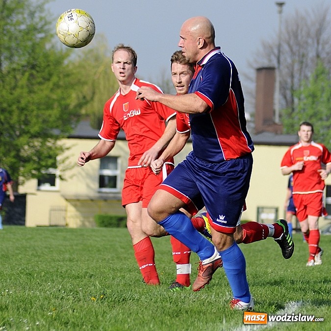 Zdjęcie w galerii na portalu naszwodzislaw.com: Gol Stawiarza na miarę zwycięstwa wiadomości z regionu