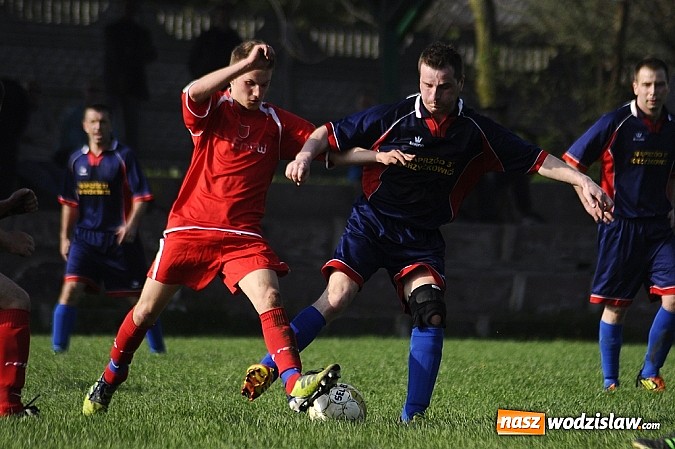 Zdjęcie w galerii na portalu naszwodzislaw.com: Gol Stawiarza na miarę zwycięstwa wiadomości z regionu