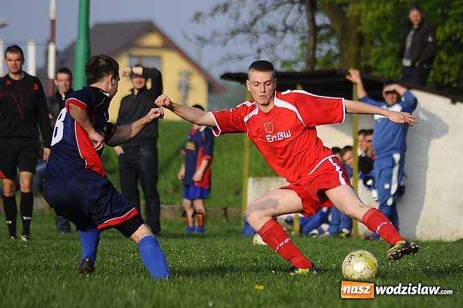 Zdjęcie w galerii na portalu naszwodzislaw.com: Gol Stawiarza na miarę zwycięstwa wiadomości z regionu