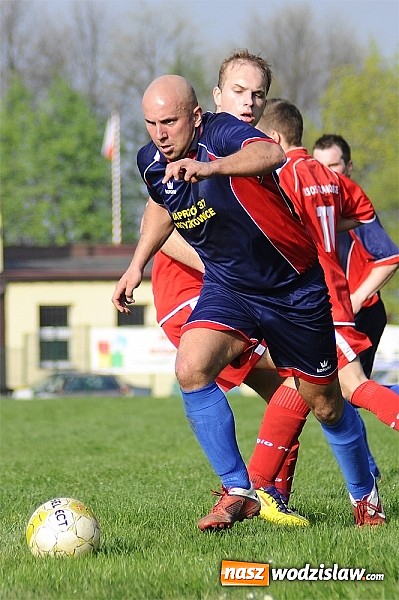 Zdjęcie w galerii na portalu naszwodzislaw.com: Gol Stawiarza na miarę zwycięstwa wiadomości z regionu