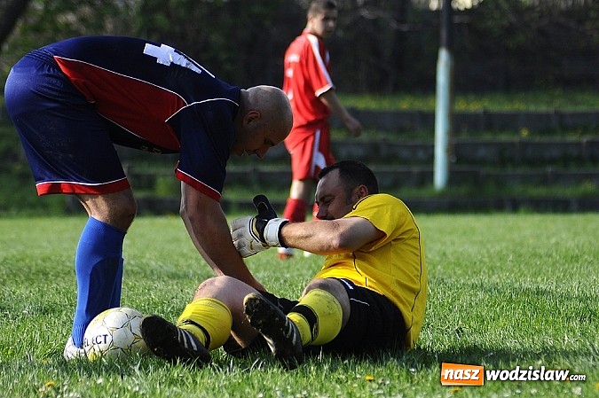 Zdjęcie w galerii na portalu naszwodzislaw.com: Gol Stawiarza na miarę zwycięstwa wiadomości z regionu