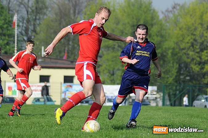 Zdjęcie w galerii na portalu naszwodzislaw.com: Gol Stawiarza na miarę zwycięstwa wiadomości z regionu