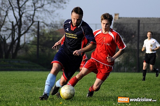 Zdjęcie w galerii na portalu naszwodzislaw.com: Gol Stawiarza na miarę zwycięstwa wiadomości z regionu