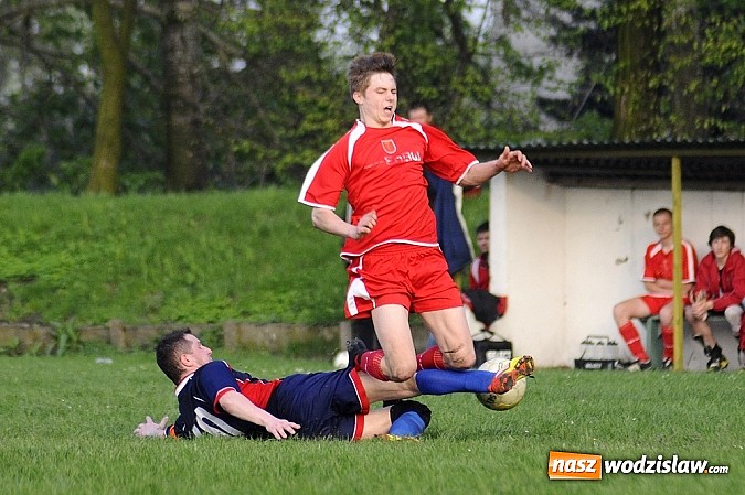 Zdjęcie w galerii na portalu naszwodzislaw.com: Gol Stawiarza na miarę zwycięstwa wiadomości z regionu