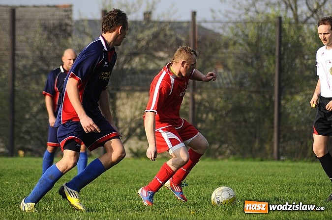 Zdjęcie w galerii na portalu naszwodzislaw.com: Gol Stawiarza na miarę zwycięstwa wiadomości z regionu