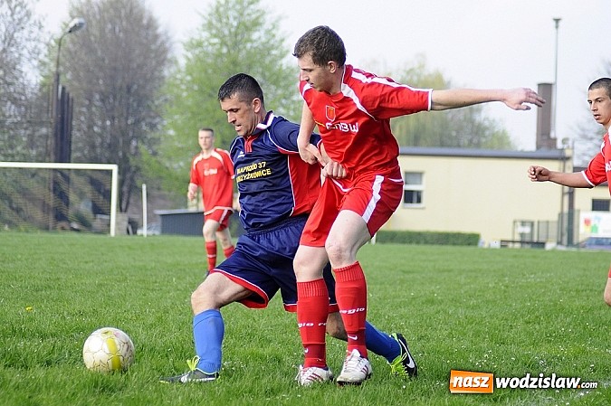 Zdjęcie w galerii na portalu naszwodzislaw.com: Gol Stawiarza na miarę zwycięstwa wiadomości z regionu