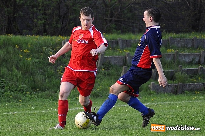 Zdjęcie w galerii na portalu naszwodzislaw.com: Gol Stawiarza na miarę zwycięstwa wiadomości z regionu