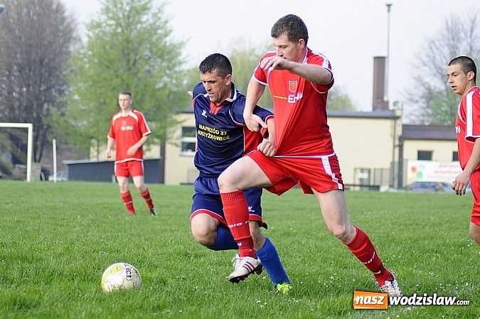 Zdjęcie w galerii na portalu naszwodzislaw.com: Gol Stawiarza na miarę zwycięstwa wiadomości z regionu