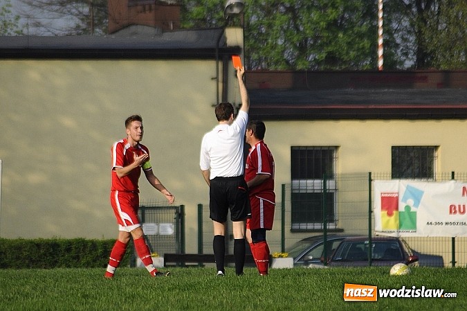 Zdjęcie w galerii na portalu naszwodzislaw.com: Gol Stawiarza na miarę zwycięstwa wiadomości z regionu