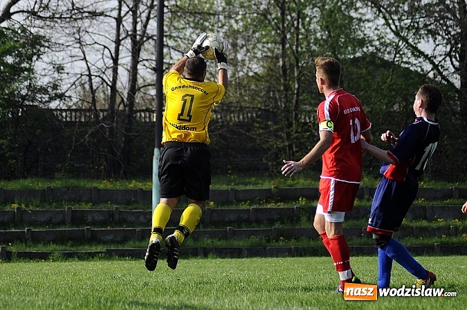 Zdjęcie w galerii na portalu naszwodzislaw.com: Gol Stawiarza na miarę zwycięstwa wiadomości z regionu