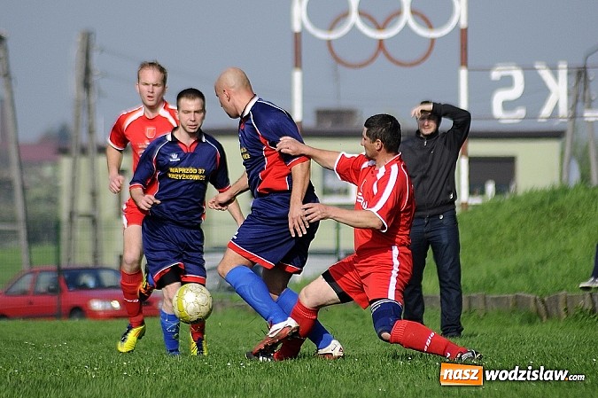 Zdjęcie w galerii na portalu naszwodzislaw.com: Gol Stawiarza na miarę zwycięstwa wiadomości z regionu
