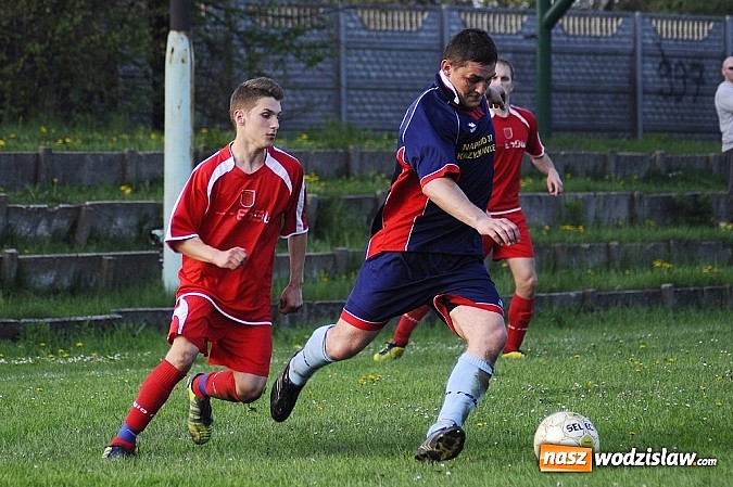 Zdjęcie w galerii na portalu naszwodzislaw.com: Gol Stawiarza na miarę zwycięstwa wiadomości z regionu