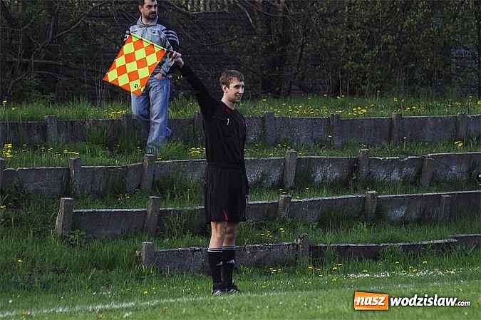 Zdjęcie w galerii na portalu naszwodzislaw.com: Gol Stawiarza na miarę zwycięstwa wiadomości z regionu