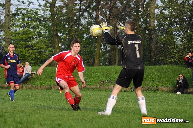 Zdjęcie w galerii na portalu naszwodzislaw.com: Gol Stawiarza na miarę zwycięstwa wiadomości z regionu