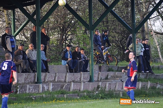Zdjęcie w galerii na portalu naszwodzislaw.com: Gol Stawiarza na miarę zwycięstwa wiadomości z regionu