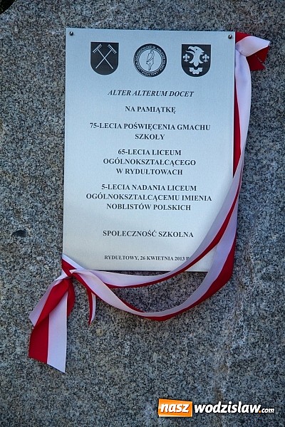 Zdjęcie w galerii na portalu naszwodzislaw.com: Potrójny jubileusz Liceum na Skalnej wiadomości z regionu