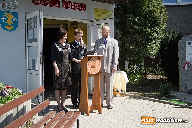 Zdjęcie w galerii na portalu naszwodzislaw.com: Potrójny jubileusz Liceum na Skalnej wiadomości z regionu