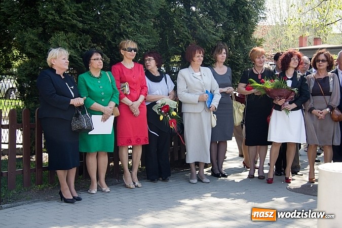 Zdjęcie w galerii na portalu naszwodzislaw.com: Potrójny jubileusz Liceum na Skalnej wiadomości z regionu