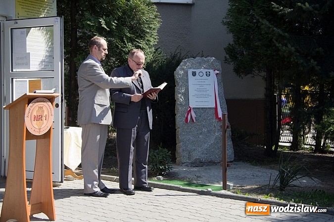 Zdjęcie w galerii na portalu naszwodzislaw.com: Potrójny jubileusz Liceum na Skalnej wiadomości z regionu