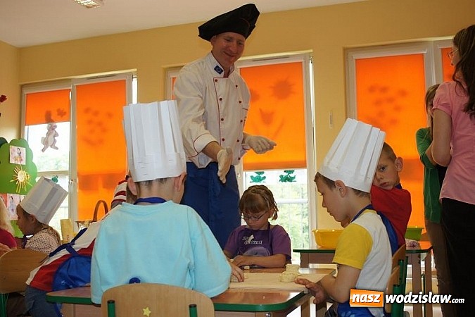 Zdjęcie w galerii na portalu naszwodzislaw.com: Remigiusz Rączka w przedszkolu w Mszanie wiadomości z regionu