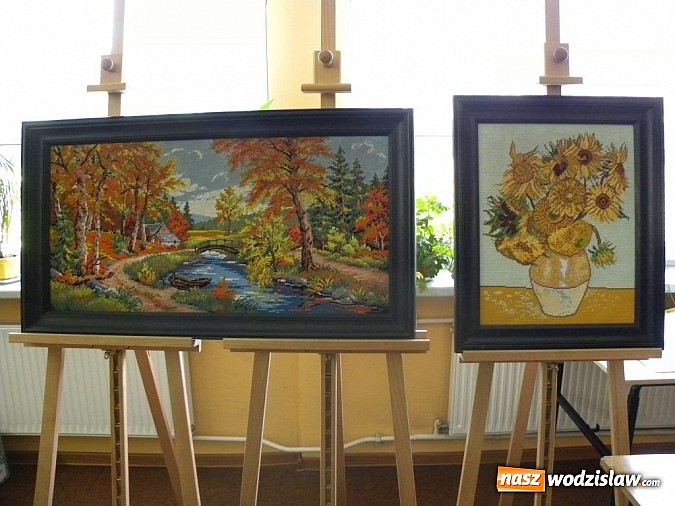 Zdjęcie w galerii na portalu naszwodzislaw.com: Gobeliny w wodzisławskiej bibliotece wiadomości z regionu