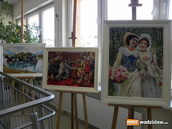 Zdjęcie w galerii na portalu naszwodzislaw.com: Gobeliny w wodzisławskiej bibliotece wiadomości z regionu