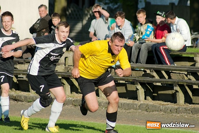 Zdjęcie w galerii na portalu naszwodzislaw.com: A klasowy dreszczowiec. Komplet punktów został w Tworkowie wiadomości z regionu