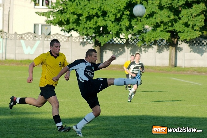 Zdjęcie w galerii na portalu naszwodzislaw.com: A klasowy dreszczowiec. Komplet punktów został w Tworkowie wiadomości z regionu
