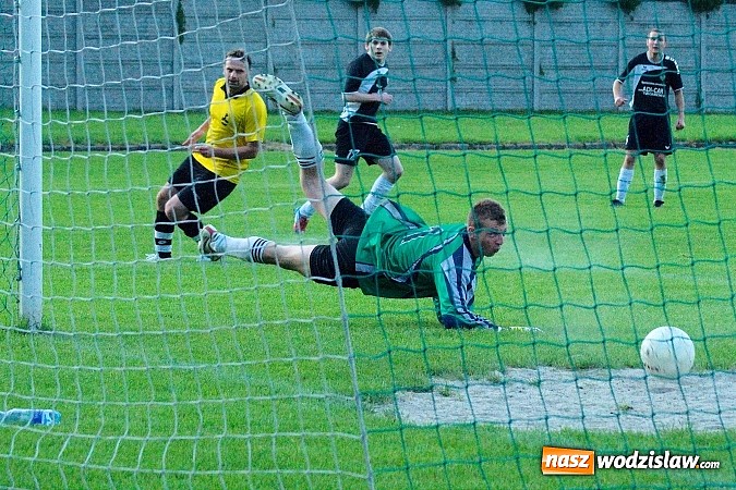 Zdjęcie w galerii na portalu naszwodzislaw.com: A klasowy dreszczowiec. Komplet punktów został w Tworkowie wiadomości z regionu