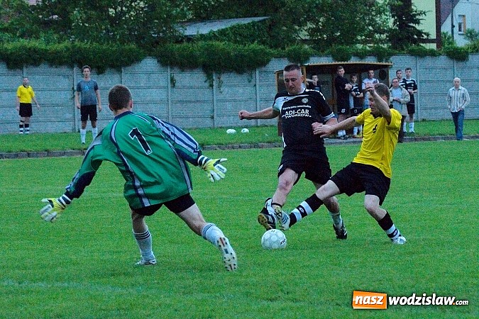 Zdjęcie w galerii na portalu naszwodzislaw.com: A klasowy dreszczowiec. Komplet punktów został w Tworkowie wiadomości z regionu