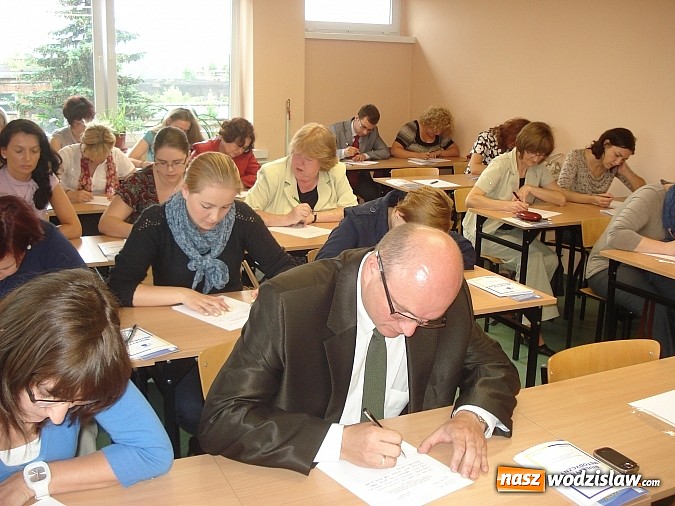 Zdjęcie w galerii na portalu naszwodzislaw.com:  XI Powiatowy Konkurs Ortograficzny Pracowników Oświaty „Z przymrużeniem oka” wiadomości z regionu