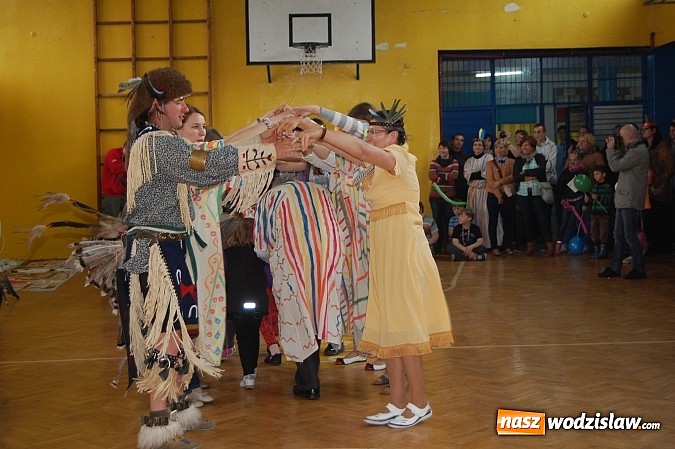 Zdjęcie w galerii na portalu naszwodzislaw.com: Jerzy Buzek w Gimnazjum nr 2 w Wodzisławiu Śl., czyli dzień dziecka na dzikim zachodzie wiadomości z regionu