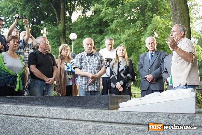 Zdjęcie w galerii na portalu naszwodzislaw.com: O wspólnej historii przy Grobie Ofiar Marszu Śmierci - kolejna wizyta z Izraela wiadomości z regionu