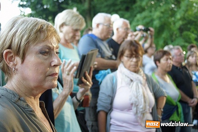 Zdjęcie w galerii na portalu naszwodzislaw.com: O wspólnej historii przy Grobie Ofiar Marszu Śmierci - kolejna wizyta z Izraela wiadomości z regionu