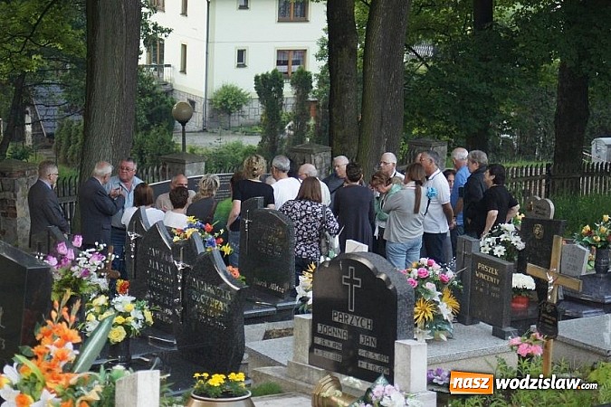 Zdjęcie w galerii na portalu naszwodzislaw.com: O wspólnej historii przy Grobie Ofiar Marszu Śmierci - kolejna wizyta z Izraela wiadomości z regionu