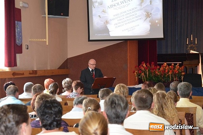 Zdjęcie w galerii na portalu naszwodzislaw.com: Wodzisławskie starostwo doceniło Złotych Absolwentów wiadomości z regionu