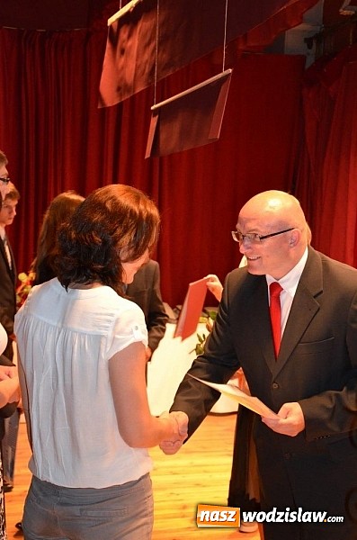 Zdjęcie w galerii na portalu naszwodzislaw.com: Wodzisławskie starostwo doceniło Złotych Absolwentów wiadomości z regionu