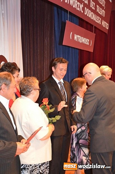 Zdjęcie w galerii na portalu naszwodzislaw.com: Wodzisławskie starostwo doceniło Złotych Absolwentów wiadomości z regionu