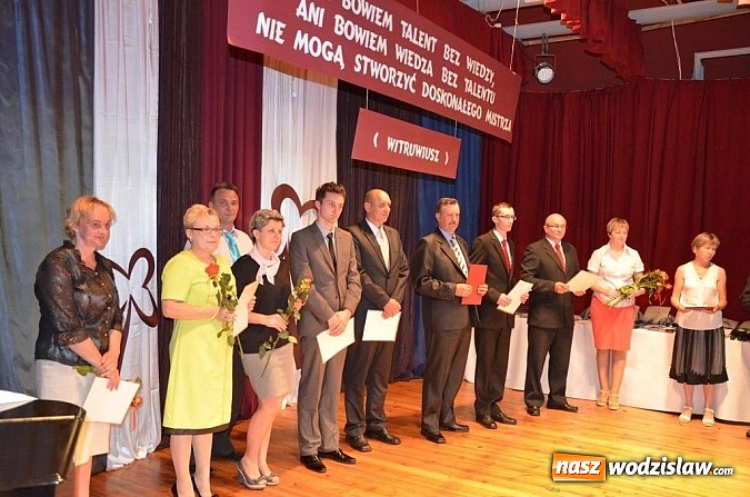 Zdjęcie w galerii na portalu naszwodzislaw.com: Wodzisławskie starostwo doceniło Złotych Absolwentów wiadomości z regionu