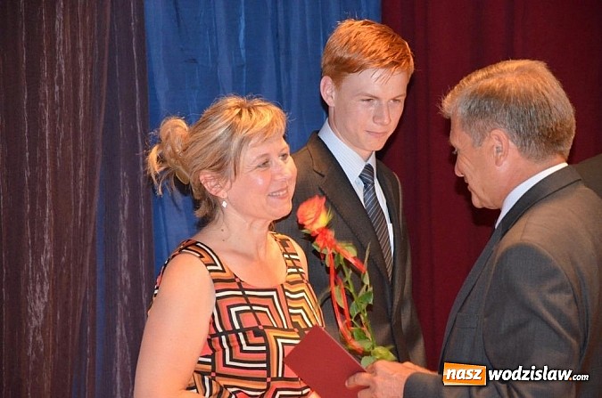 Zdjęcie w galerii na portalu naszwodzislaw.com: Wodzisławskie starostwo doceniło Złotych Absolwentów wiadomości z regionu