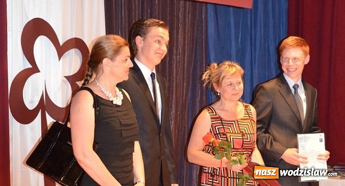 Zdjęcie w galerii na portalu naszwodzislaw.com: Wodzisławskie starostwo doceniło Złotych Absolwentów wiadomości z regionu