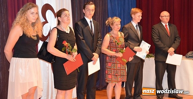 Zdjęcie w galerii na portalu naszwodzislaw.com: Wodzisławskie starostwo doceniło Złotych Absolwentów wiadomości z regionu