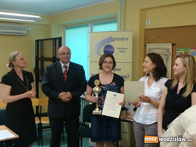 Zdjęcie w galerii na portalu naszwodzislaw.com: Ambroży oświaty nie rozłożył wiadomości z regionu