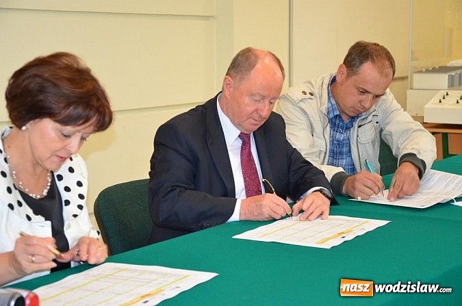 Zdjęcie w galerii na portalu naszwodzislaw.com: Umowa na rozbudowę PCKU w Wodzisławiu Śl. podpisana wiadomości z regionu